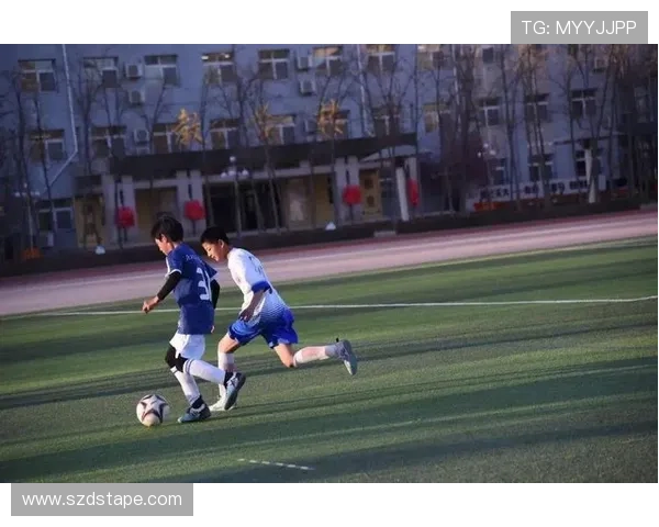 黄静专访:从绿茵场到人生舞台的足球旅程回顾与展望